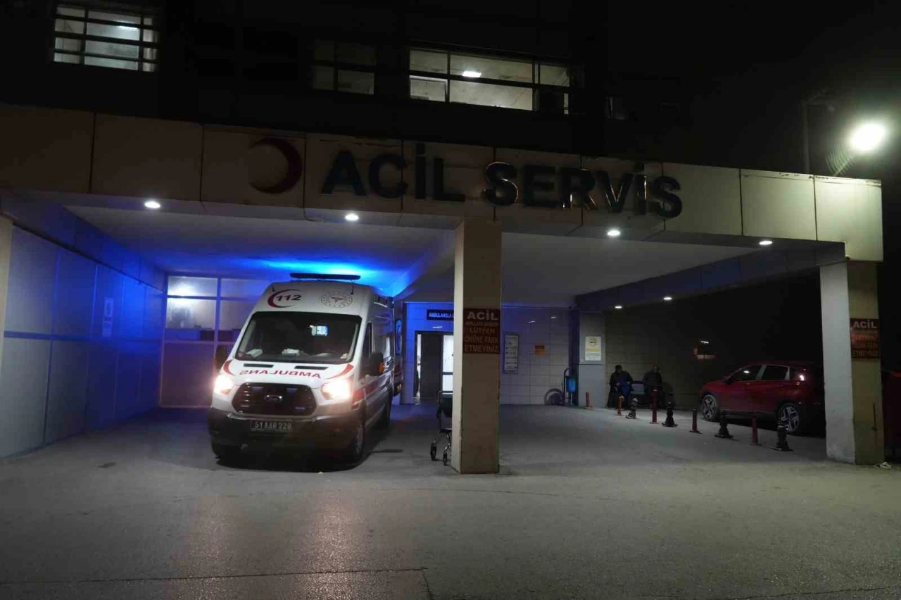Niğde’de araç bariyerlere çarptı: 1 ölü, 2 yaralı