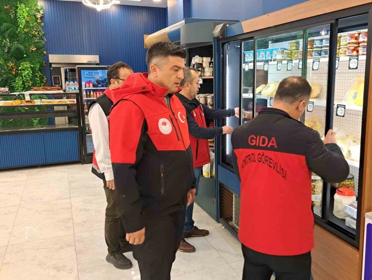 Niğde&rsquo;de gıda, sahte ve ka&ccedil;ak alkole karşı ortak denetimler s&uuml;r&uuml;yor
