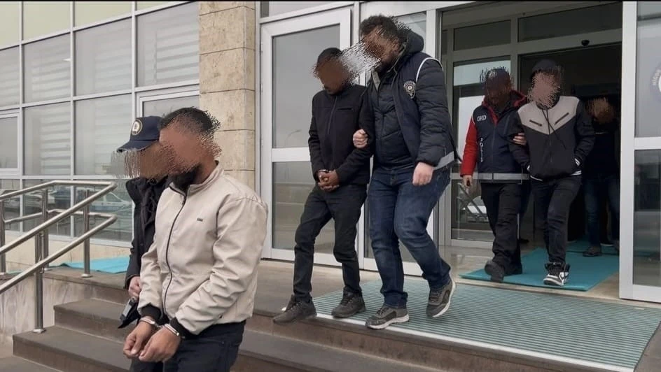 Niğde&rsquo;de g&ouml;&ccedil;men ka&ccedil;ak&ccedil;ılığı operasyonu: 2 tutuklama

