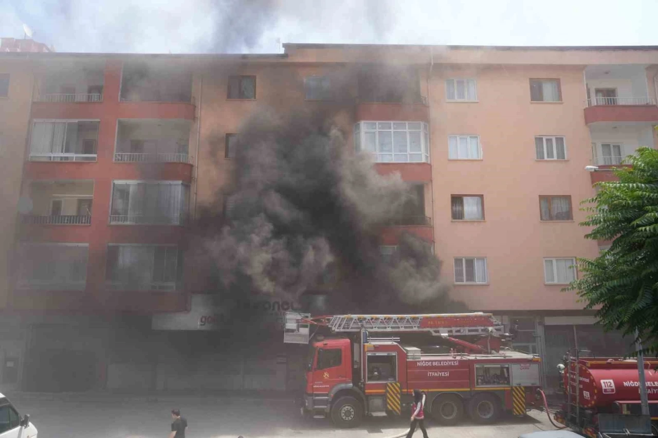 Niğde’de iş yeri deposunda yangın
