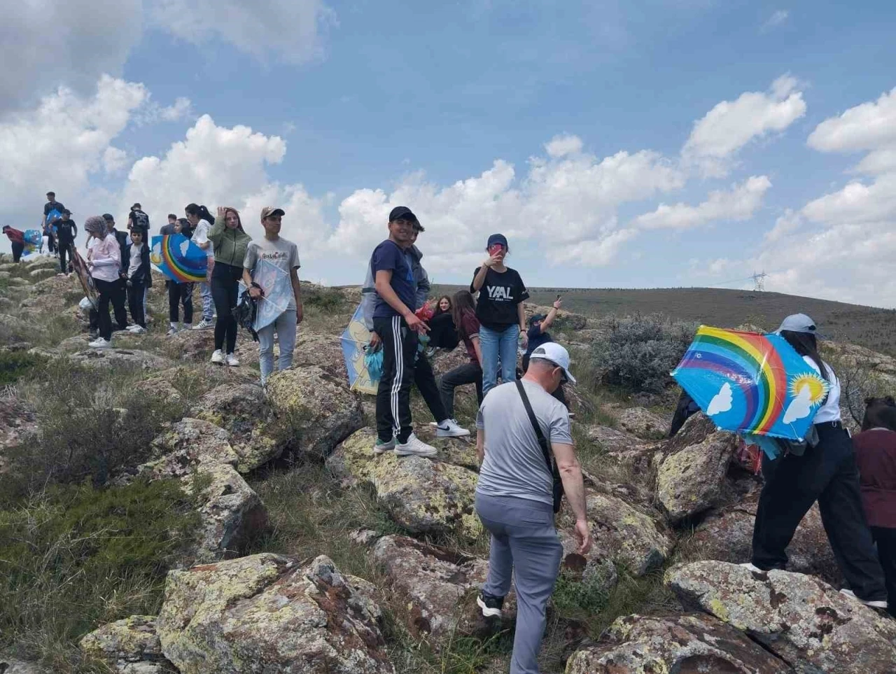 Niğde’de öğrenciler gençlik yürüyüşü yaptı
