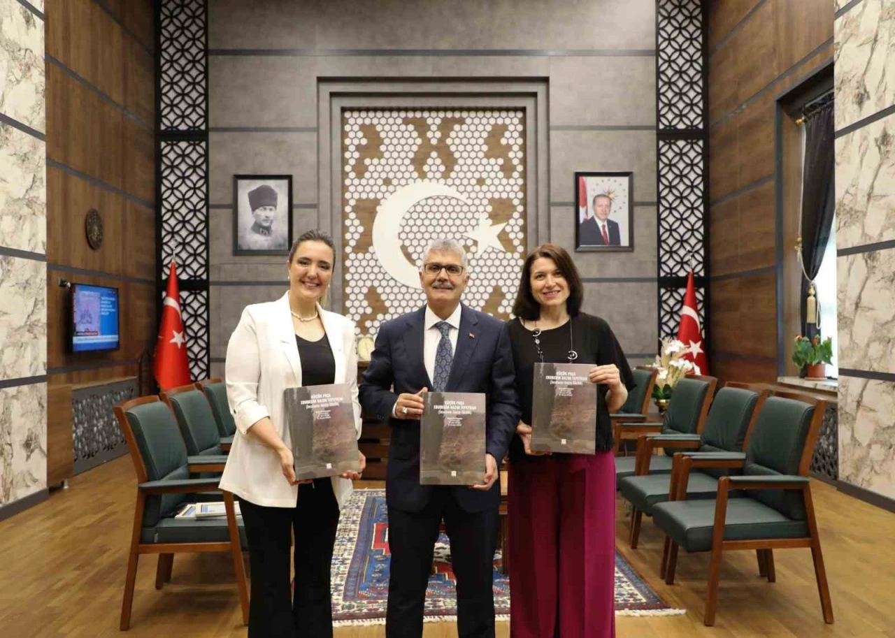 Niğde’de Tepeyran’a vefa: Ödül töreni ve kitap tanıtımı bir arada gerçekleşti
