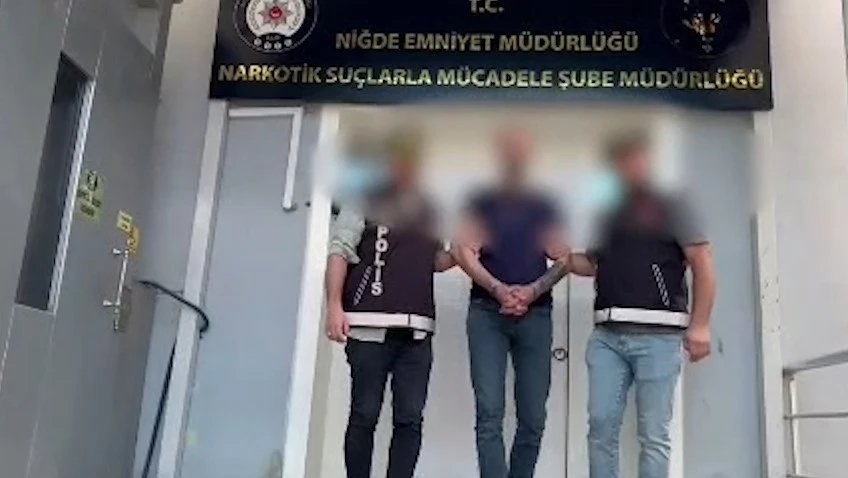 Niğde&rsquo;de uyuşturucu su&ccedil;undan aranan h&uuml;k&uuml;ml&uuml; yakalandı
