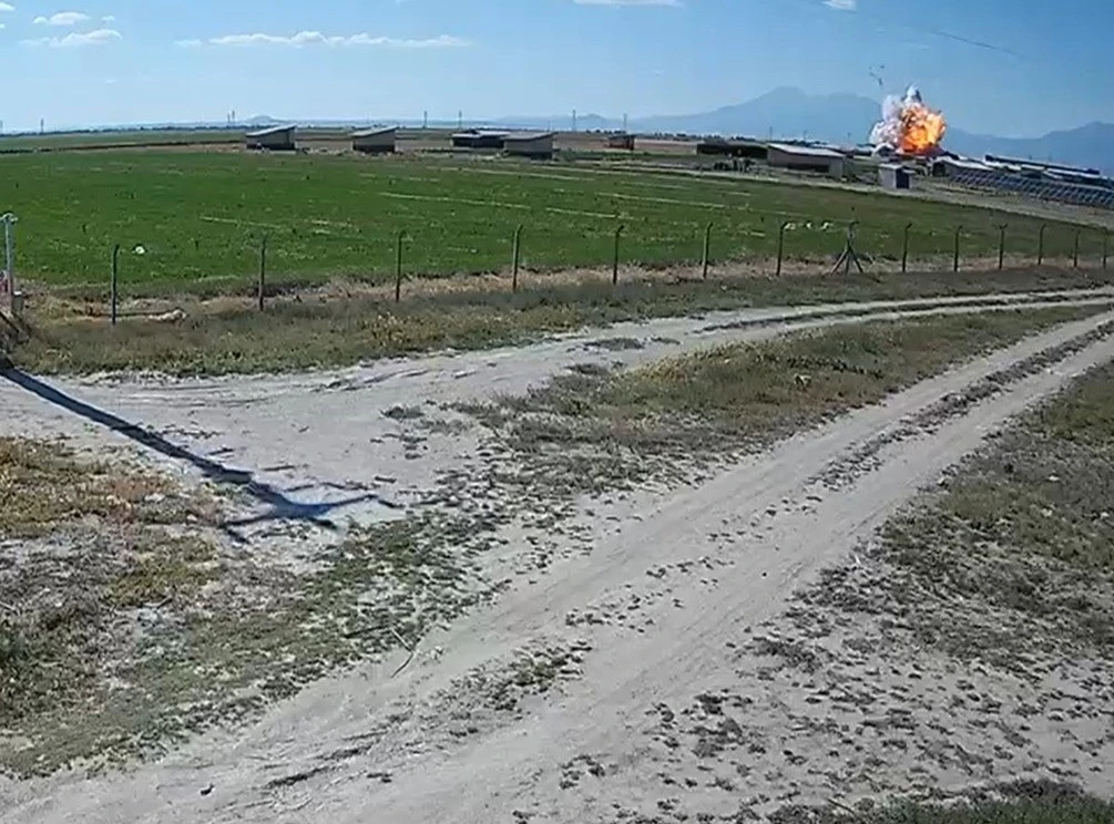Niğde&rsquo;deki havai fişek fabrikasındaki patlama kamerada
