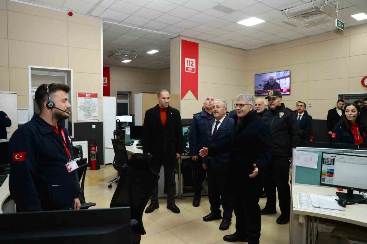 Niğde protokol&uuml;nden yılbaşı gecesi g&ouml;rev başındaki ekiplere ziyaret
