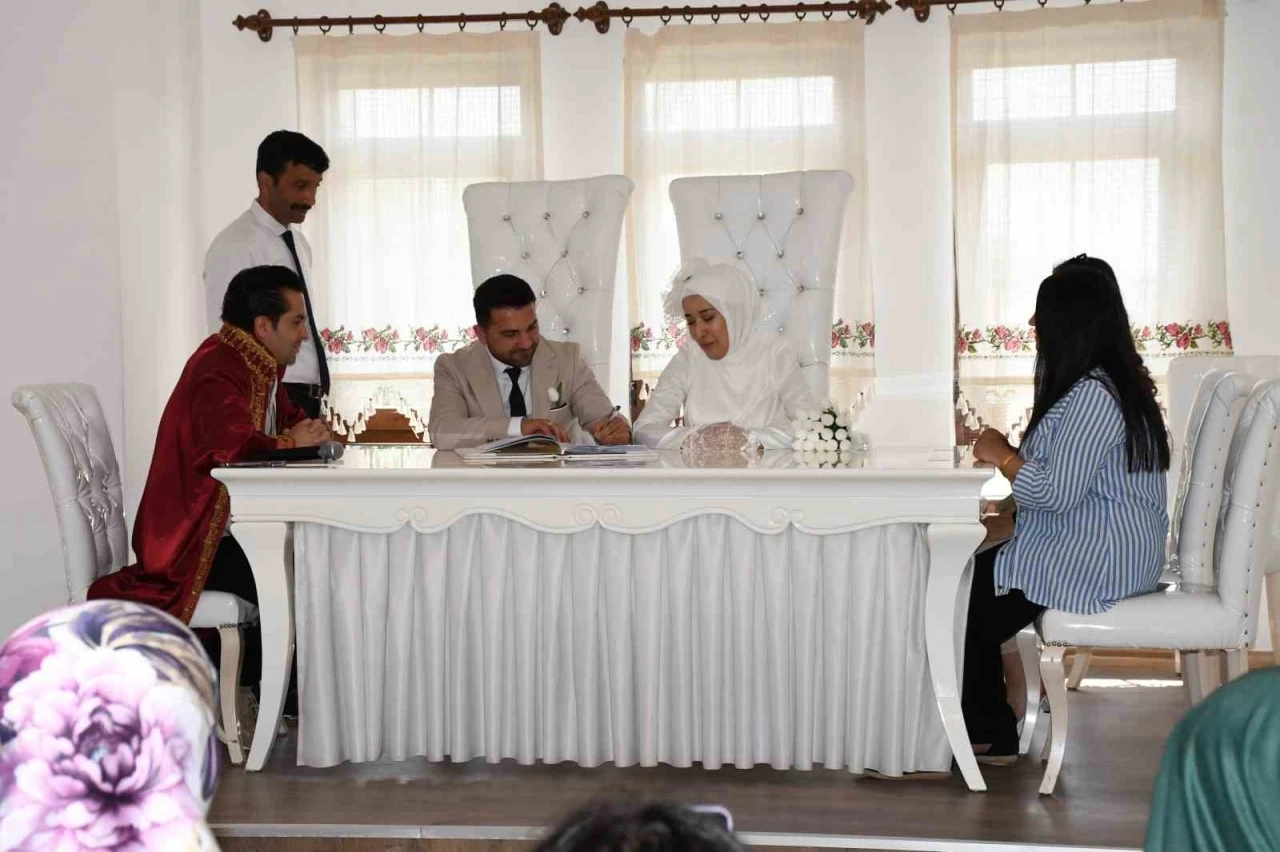 Nikah dairesinde 25.05.2025 yoğunluğu
