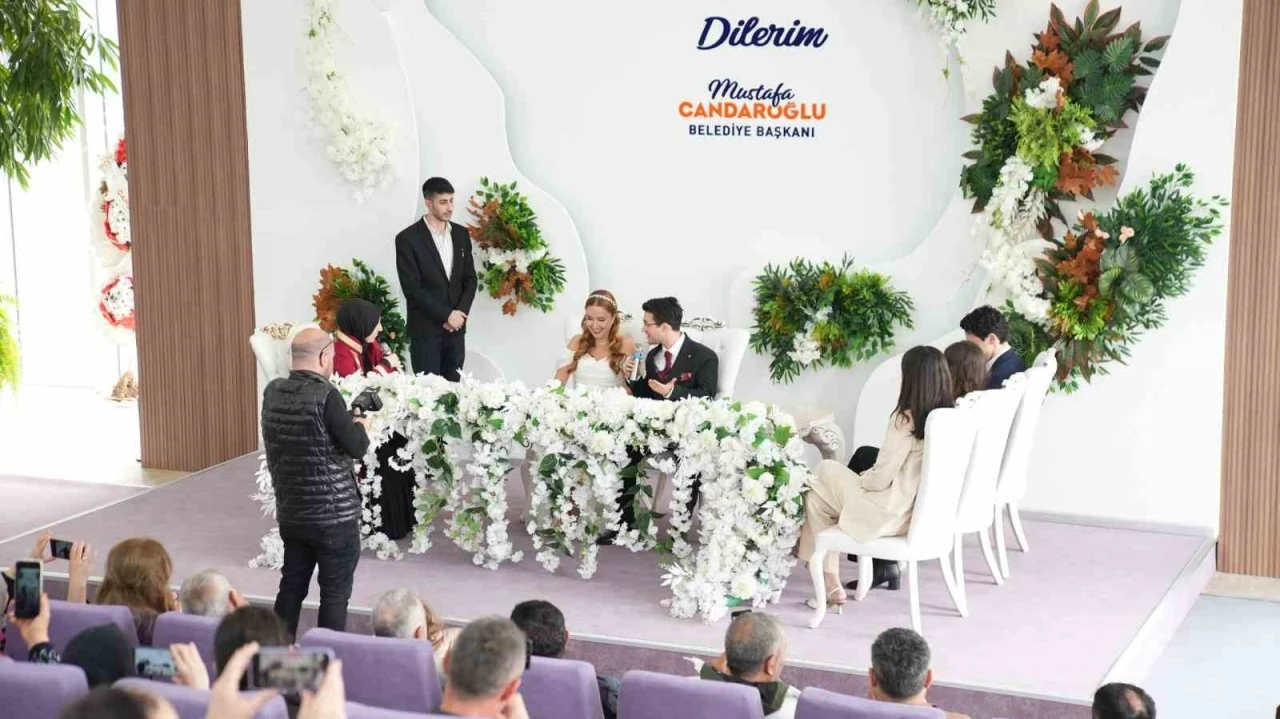 Nikah salonunda ilk önce kız istendi, ardından nikah kıyıldı
