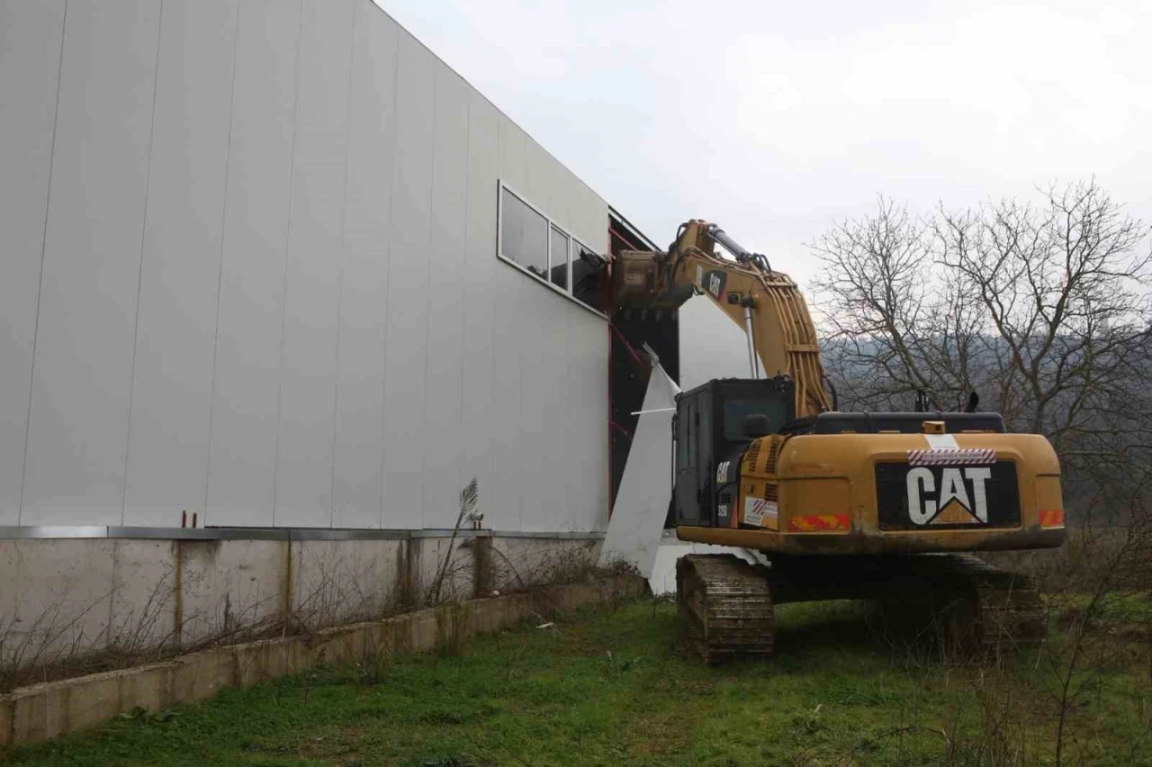Nil&uuml;fer&rsquo;de iki ka&ccedil;ak iş yeri yıkıldı
