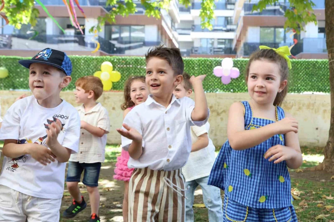 Nil&uuml;ferli miniklerde karne heyecanı
