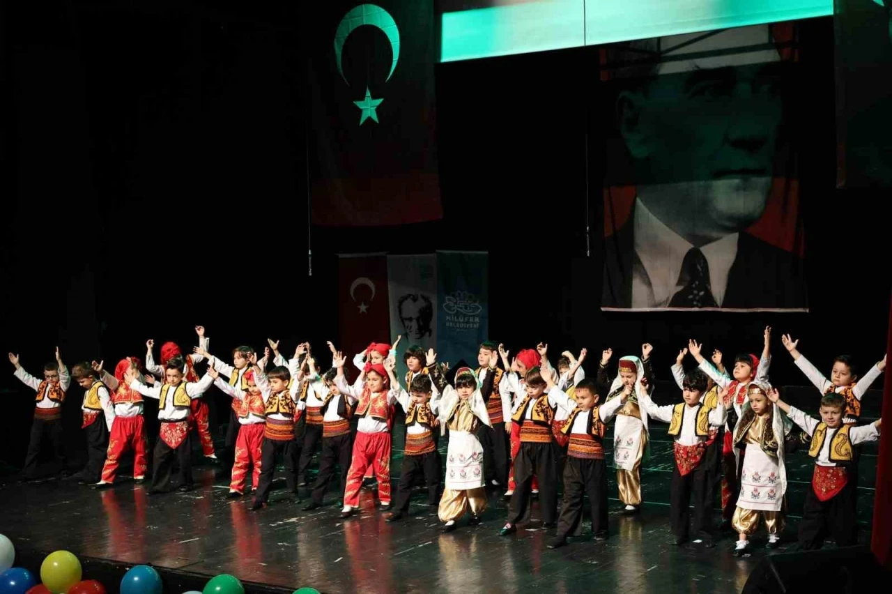 Nil&uuml;ferli miniklerin mezuniyet sevinci
