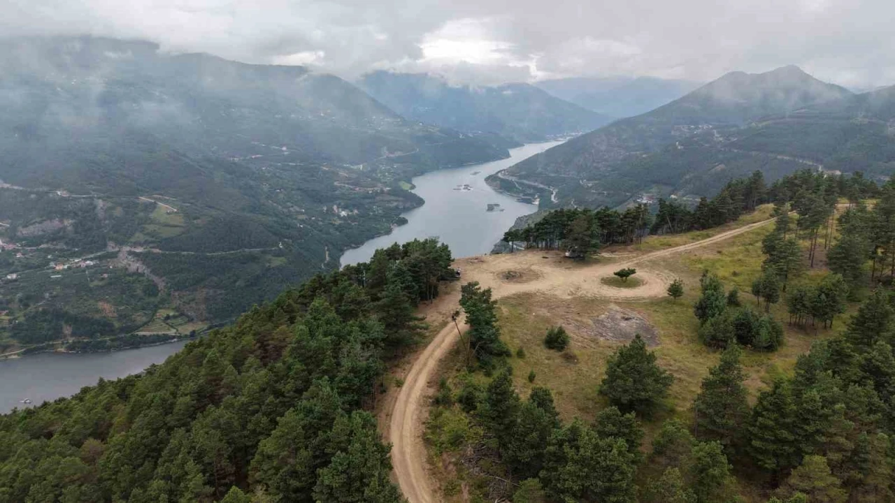 Norve&ccedil; Fiyortları değil, Artvin &Ccedil;oruh Vadisi
