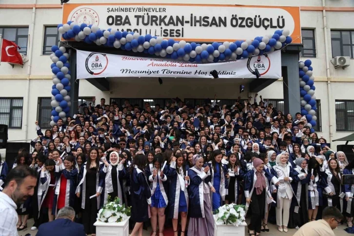 Oba Türkan-İhsan Özgüçlü Anadolu Lisesi ilk mezunlarını verdi
