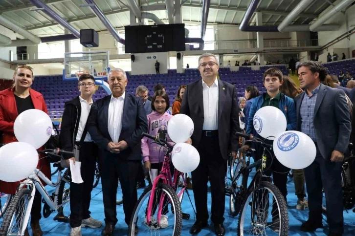 &Ouml;d&uuml;ll&uuml; Kitap Okuma yarışması sona erdi
