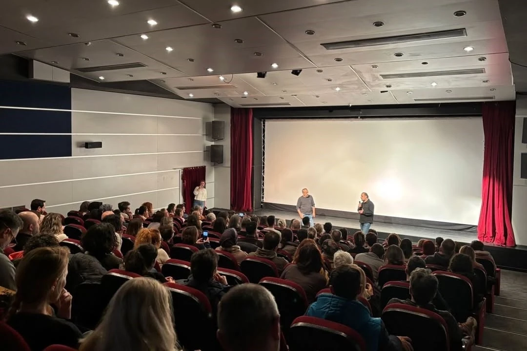 &Ouml;d&uuml;ll&uuml; y&ouml;netmen &Ouml;zcan Alper &rsquo;Erken Kış&rsquo; filmiyle Nil&uuml;ferlilerle buluştu
