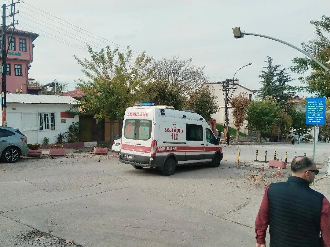 Odunpazarı’nda ambulansa demir duba engeli
