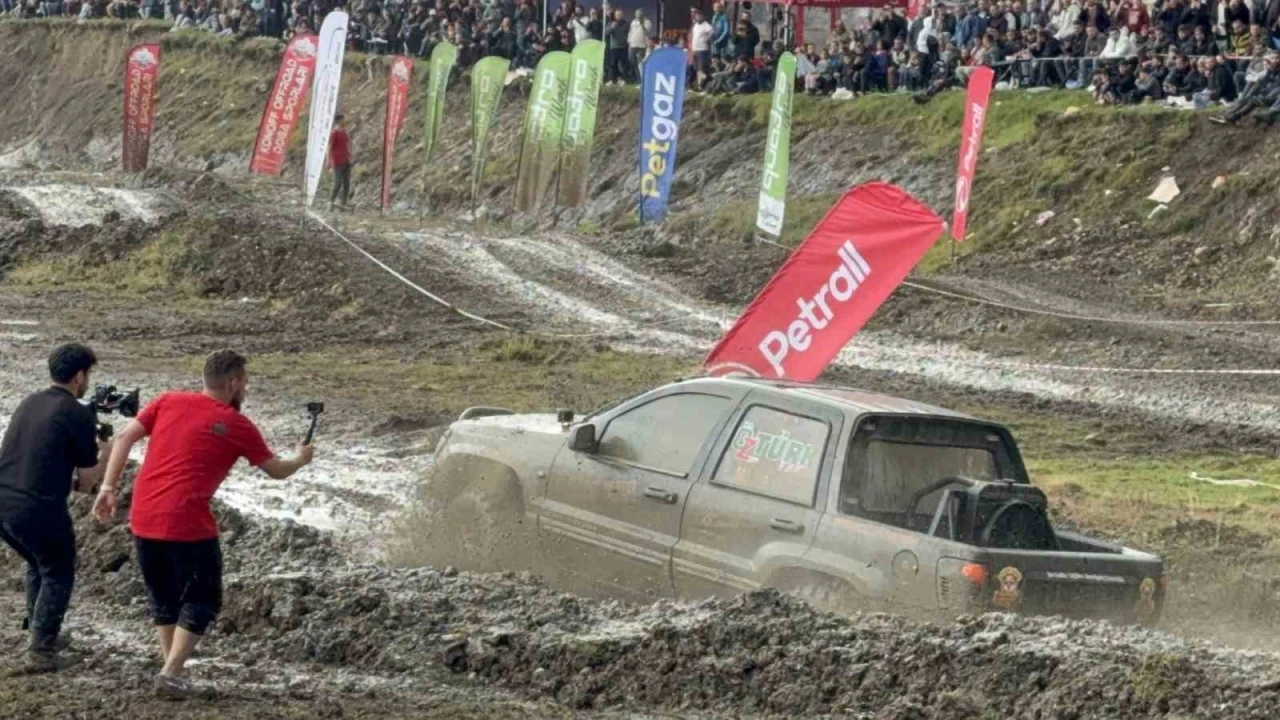 Off-Road yarışları nefes kesti
