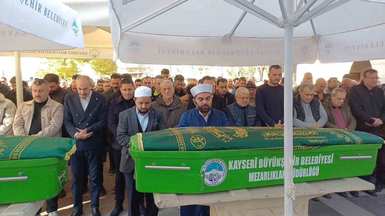 Oğlu tarafından öldürülen adam toprağa verildi
