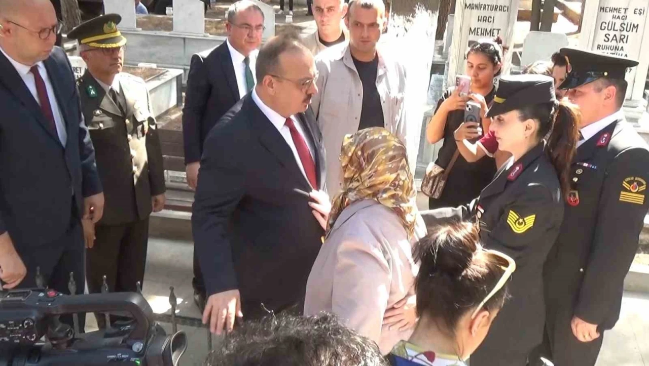 Oğlunun mezarına sarılamayan anne Şengüroğlu: &quot;Bir kapı açılsın yeter&quot;
