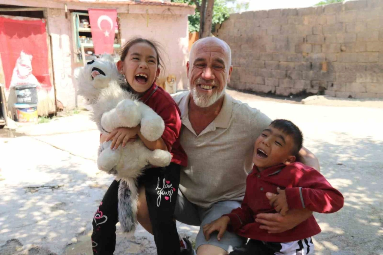 Oğlunun &quot;Annem neden gelmiyor&quot; sorusuna yutkunarak &quot;Gelecek&quot; diyor
