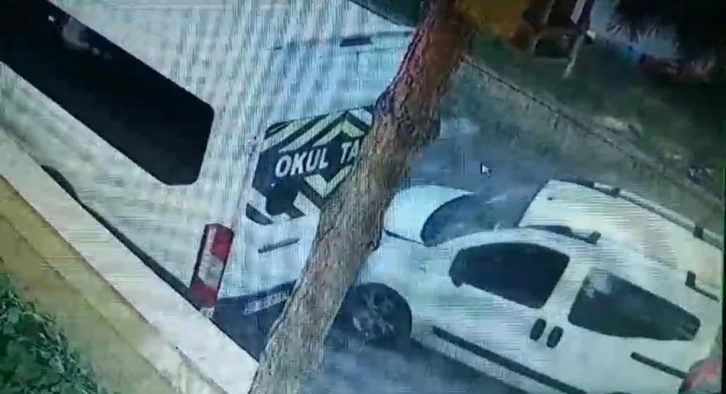 &Ouml;ğrenci servisine &ccedil;arpıp ka&ccedil;tı
