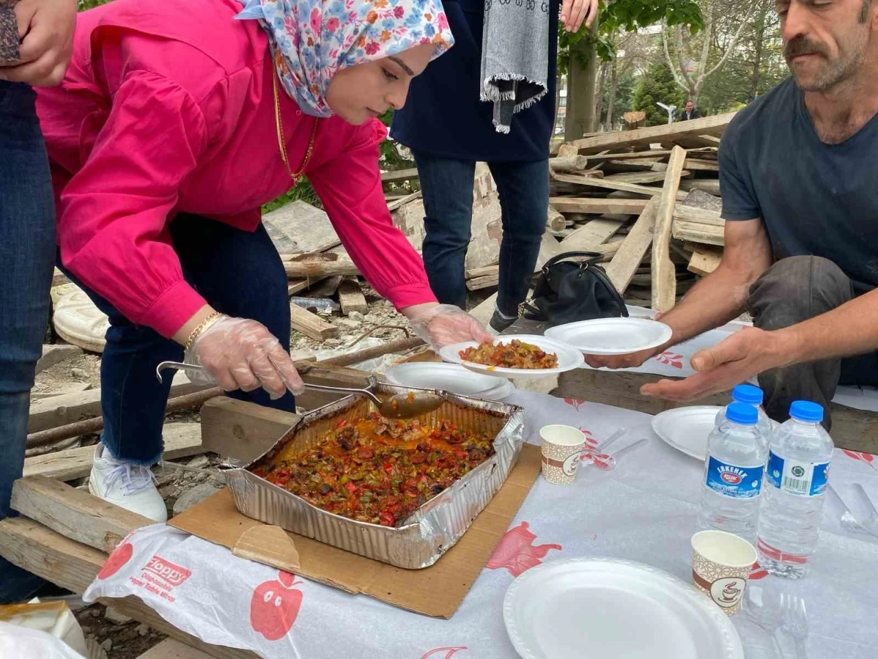 Öğrenciler 1 Mayıs’ta işçilerle bir araya geldi
