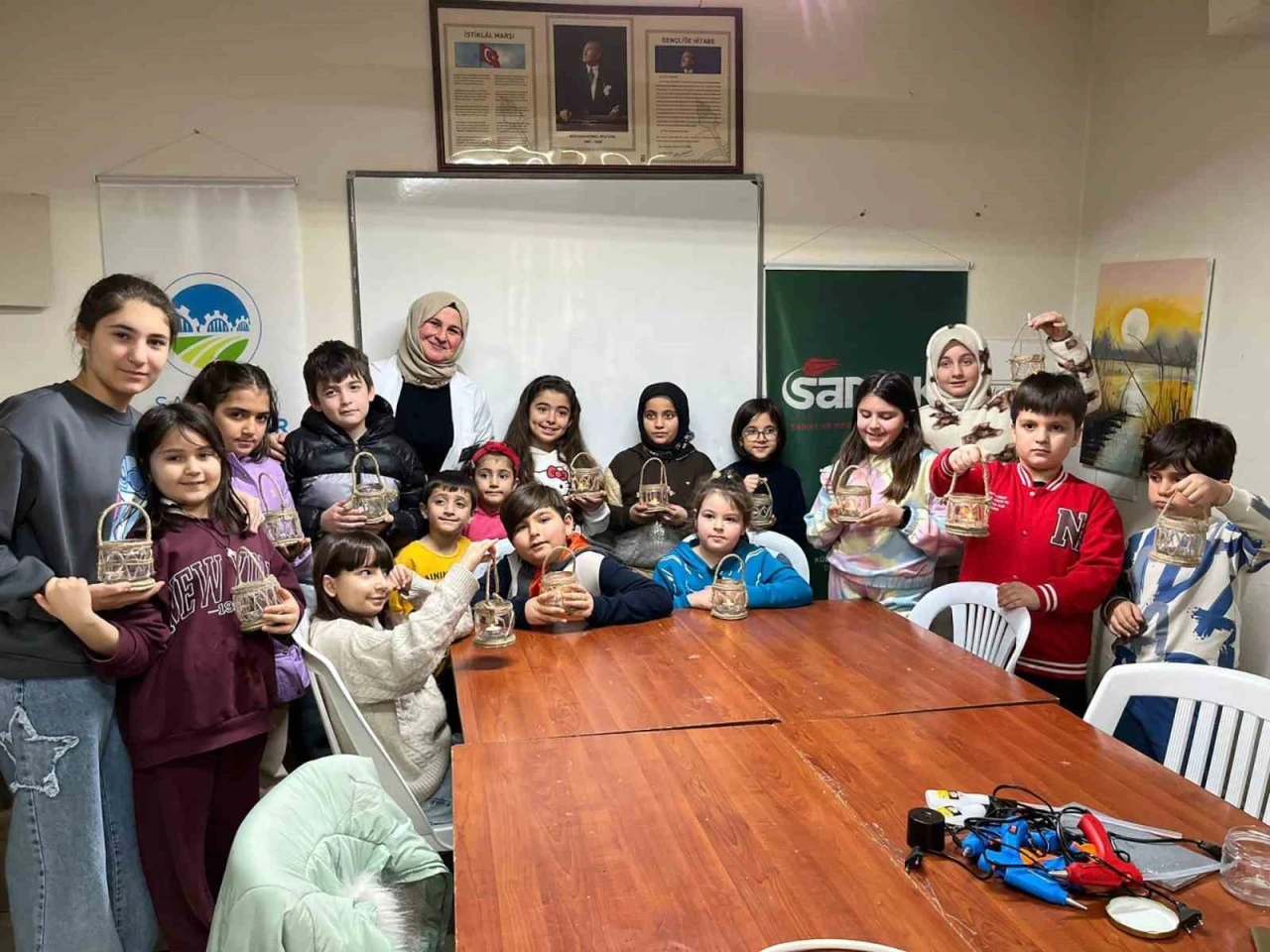 &Ouml;ğrenciler ara tatilde SAMEK at&ouml;lyelerinde buluştu
