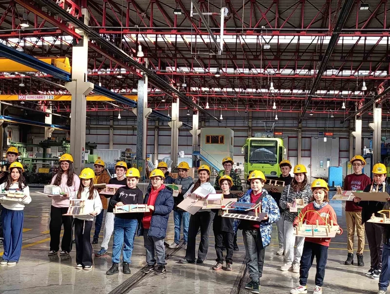 &Ouml;ğrenciler BURULAŞ&rsquo;ta hem eğlendi hem de &ouml;ğrendi
