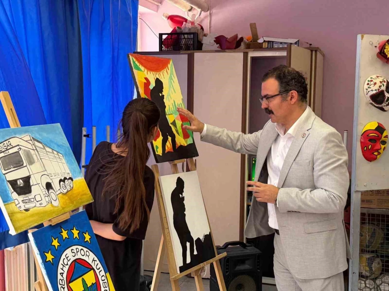 &Ouml;ğrenciler eserlerini g&ouml;r&uuml;c&uuml;ye &ccedil;ıkardı
