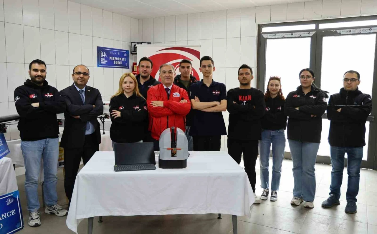 Öğrenciler hava savunma sistemi geliştirdi: 5 santimetrelik cismi vurabiliyor

