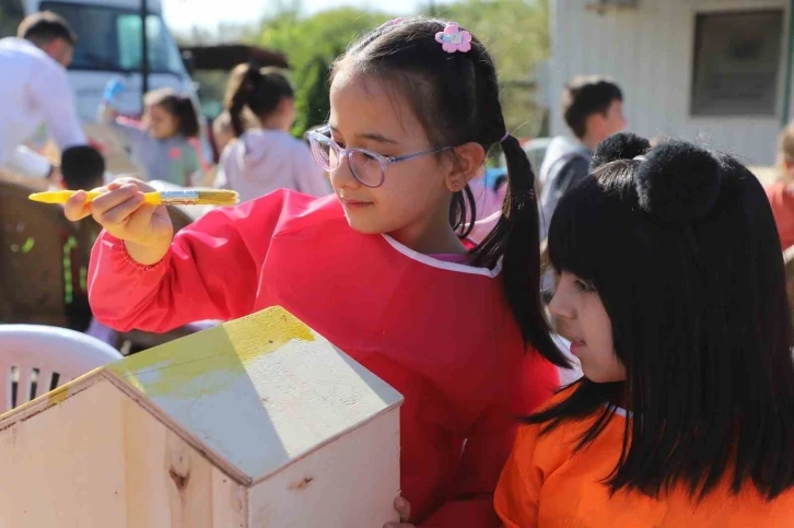 &Ouml;ğrenciler, kul&uuml;beleri sokak hayvanları i&ccedil;in hazırladı
