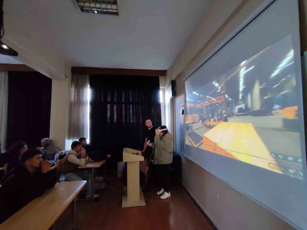 Öğrenciler sektörleri tanıyor
