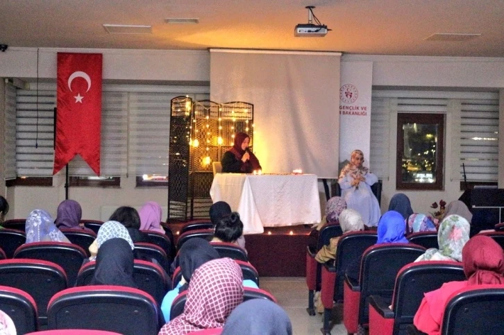 &Ouml;ğrenciler şiir ve ney dinledi
