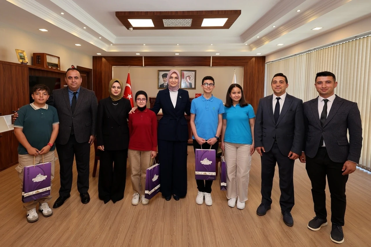 Öğrenciler Vali Yiğitbaşı’na &quot;Lavanta&quot;yı sordu
