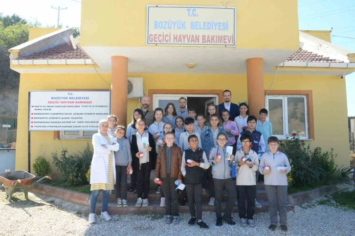 &Ouml;ğrencilerden hayvan barınağına ziyaret

