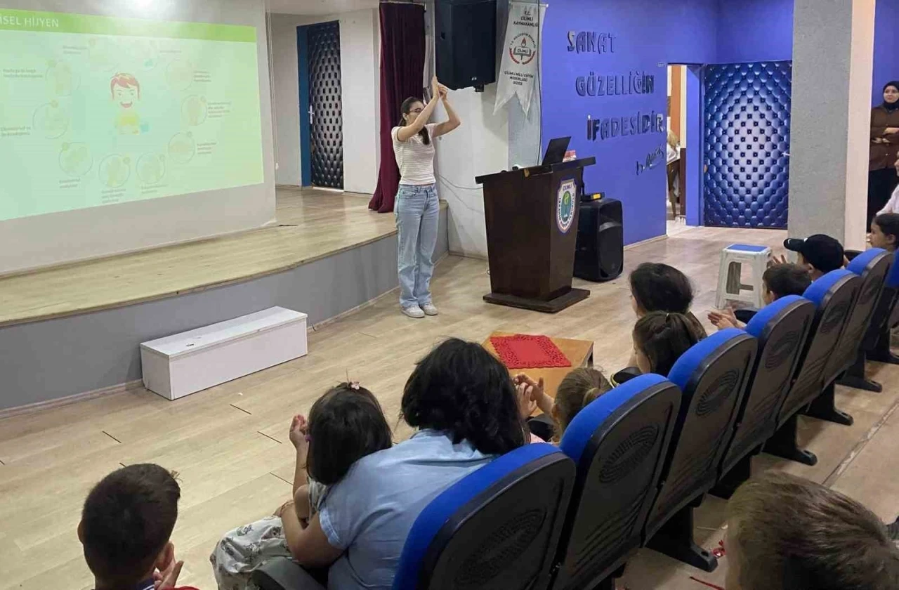 Öğrencilere sağlık eğitimi verildi
