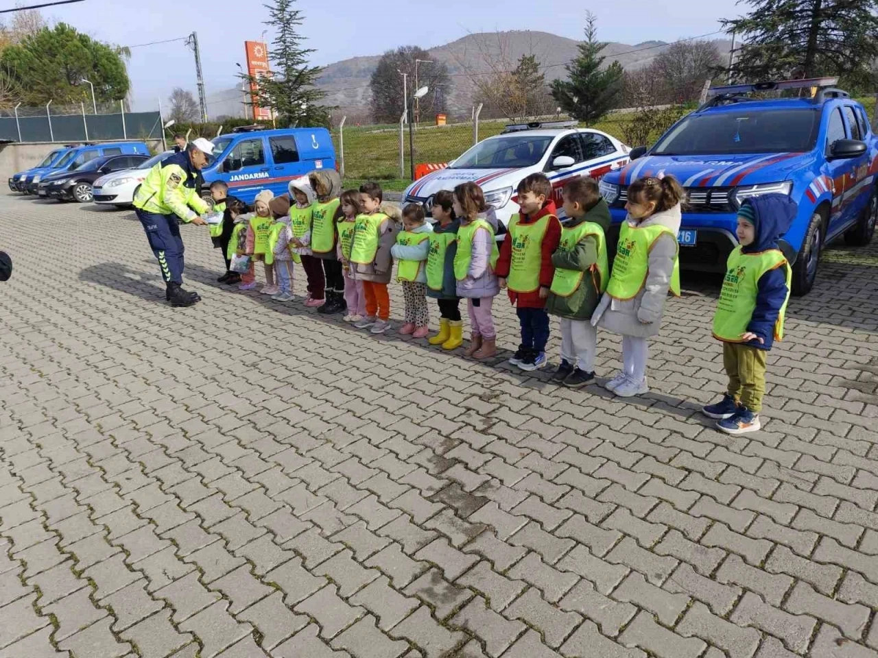 Öğrencilere temel trafik eğitimi verildi
