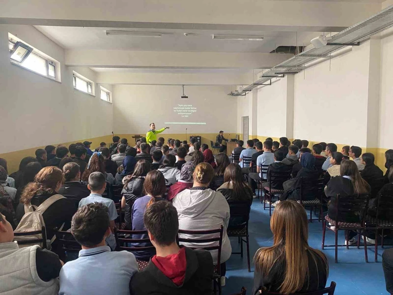 Öğrencilere trafik bilinci eğitimi verildi

