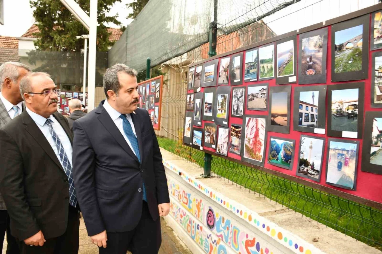 Öğrencilerin gözünden çekilen fotoğraflar sergilendi
