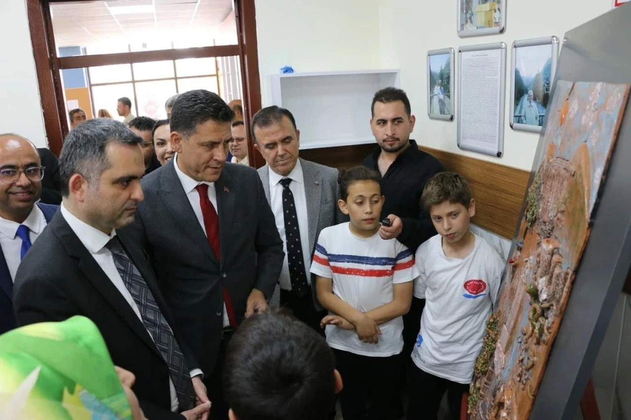 Öğrencilerin projeleri fuarda sergilendi
