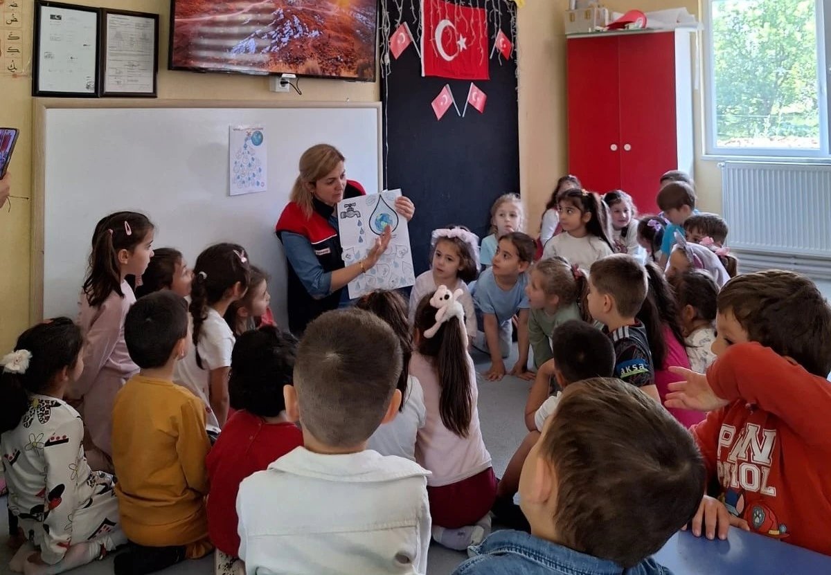 Öğrencilerine su verimliliği eğitimi
