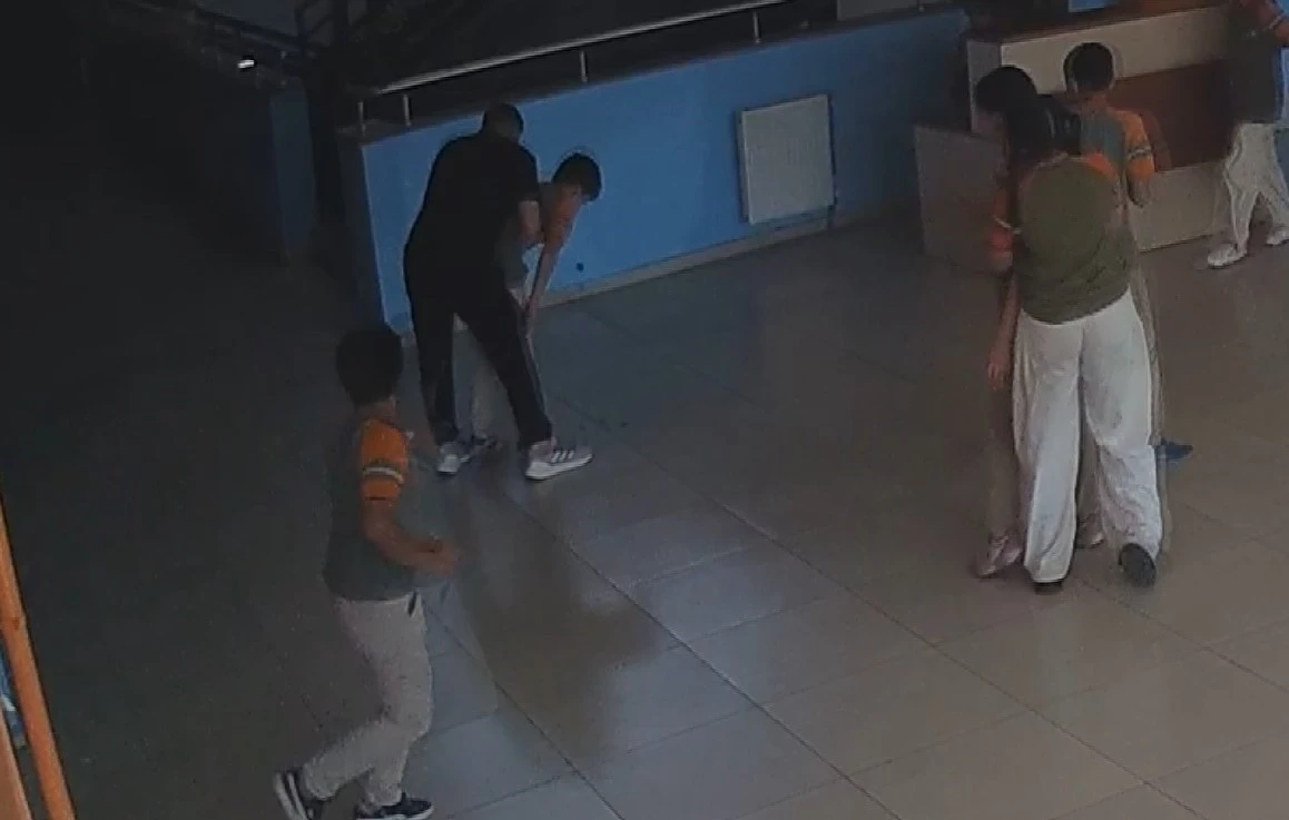 &Ouml;ğretmenin heimlich manevrası, &ouml;ğrencinin hayatını kurtardı
