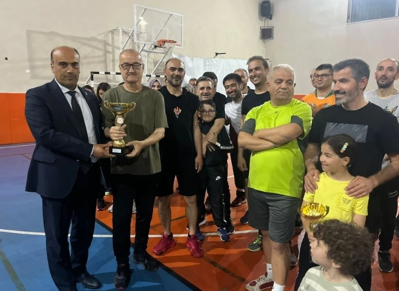 Öğretmenler arası voleybol turnuvası Tavşanlı’da sona erdi
