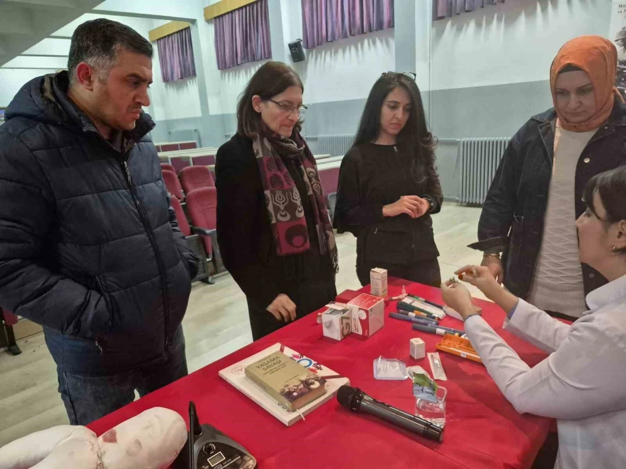 &Ouml;ğretmenler, diyabetli &ouml;ğrenciler i&ccedil;in eğitim aldı
