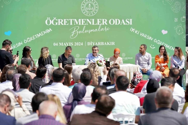 ‘Öğretmenler Odası Buluşmaları’nın 10’uncusu Diyarbakır’da gerçekleşti
