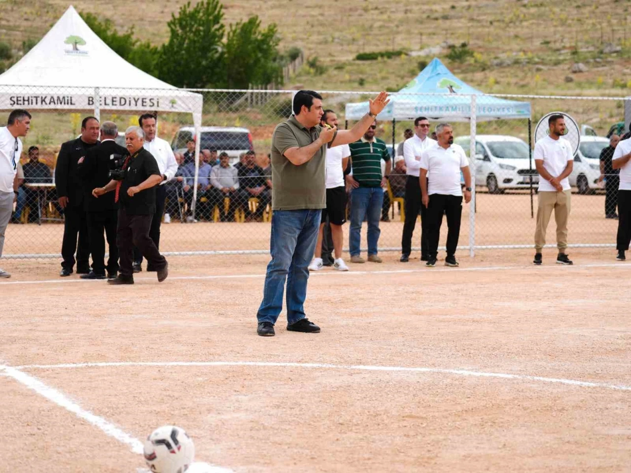 Öğümsöğüt’e futbol sahası
