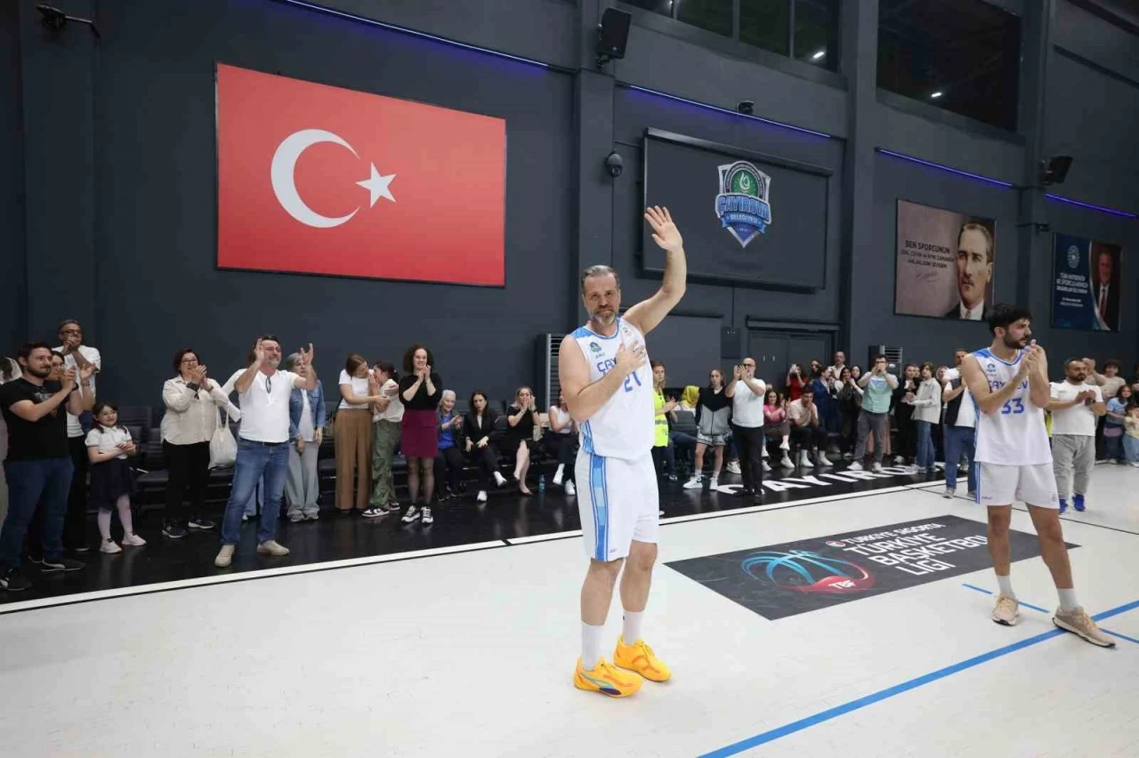 Oğuz Savaş, kariyerini Çayırova Belediyesi formasıyla noktaladı
