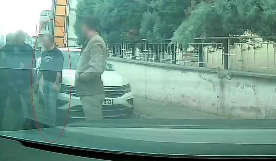 Okul &ouml;n&uuml;ndeki taciz iddiasında serbest bırakılan ş&uuml;pheliye ev hapsi verildi
