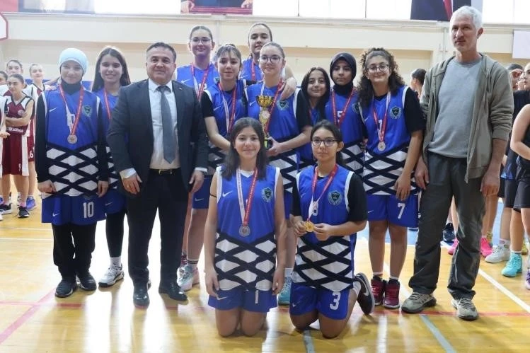 Okul Spor Faaliyetleri Yıldız Basketbol M&uuml;sabakaları tamamlandı
