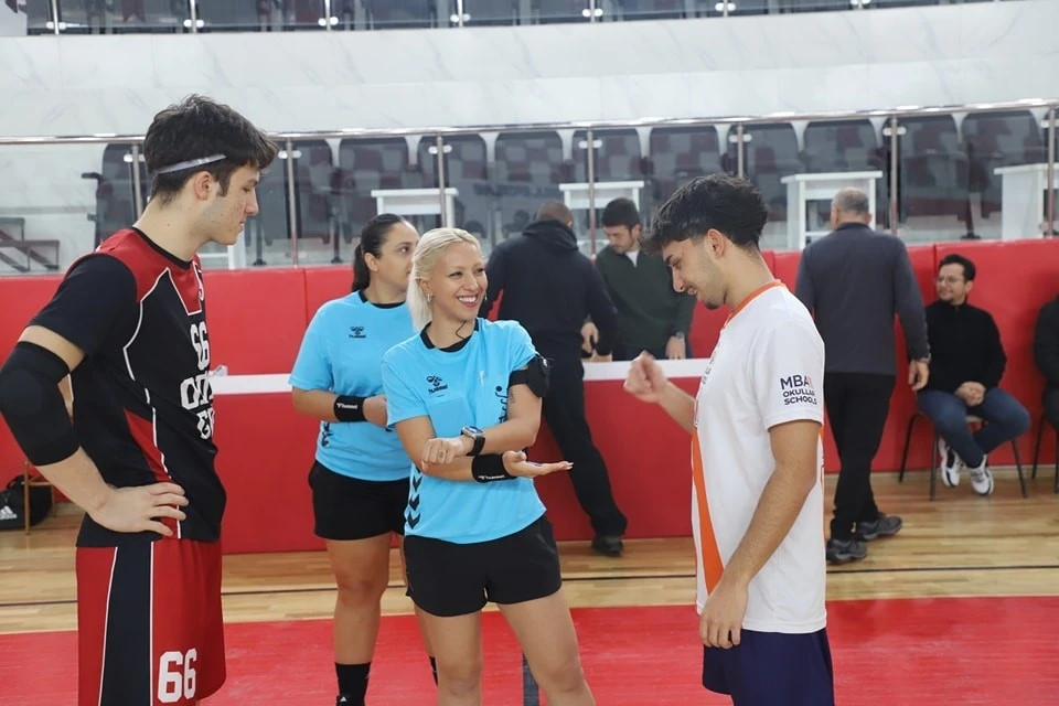 Okul Sporları Gen&ccedil;ler B Hentbol Yarı Finalleri K&uuml;tahya&rsquo;da tamamlandı
