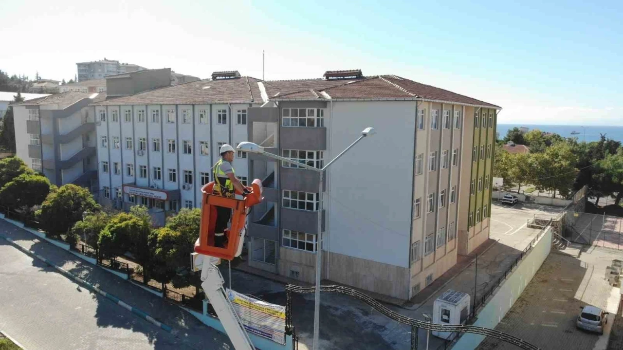 Okul yolları artık daha aydınlık
